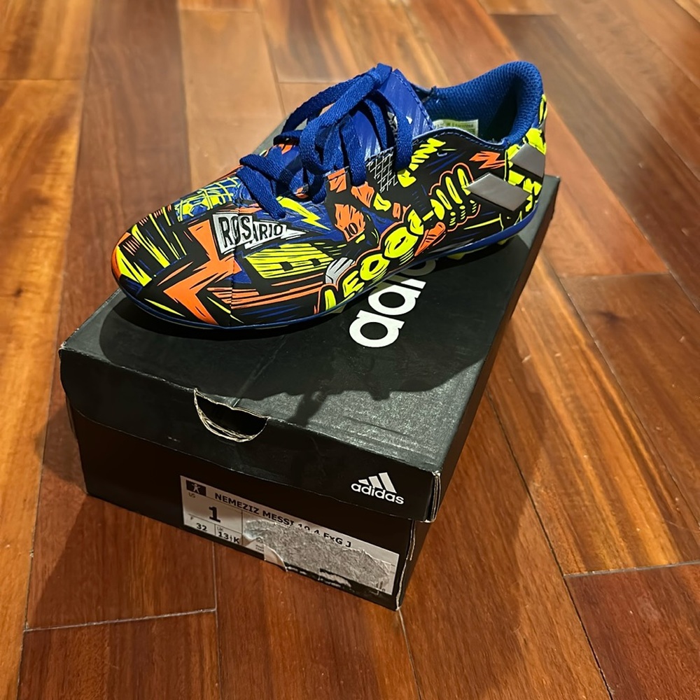 NWT - Adidas soccer cleats size 1 kids